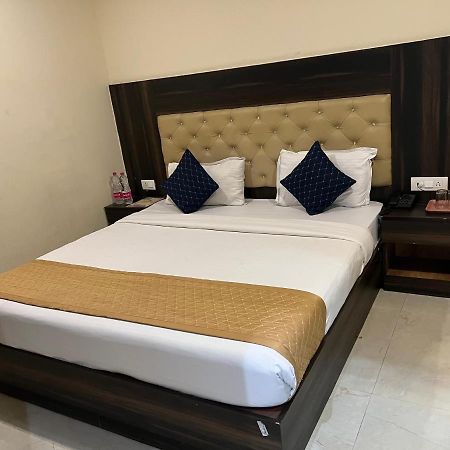 Hotel Ivy Plaza Luxury นิวเดลี ภายนอก รูปภาพ