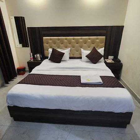 Hotel Ivy Plaza Luxury นิวเดลี ภายนอก รูปภาพ