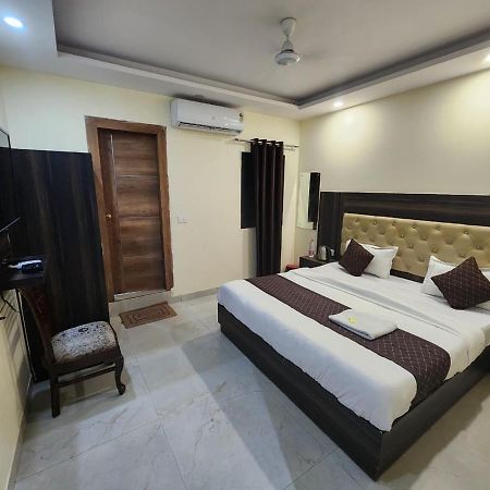 Hotel Ivy Plaza Luxury นิวเดลี ภายนอก รูปภาพ