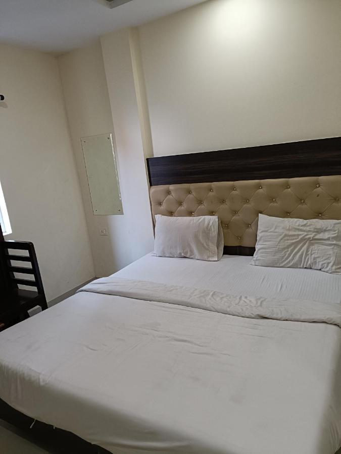 Hotel Ivy Plaza Luxury นิวเดลี ภายนอก รูปภาพ