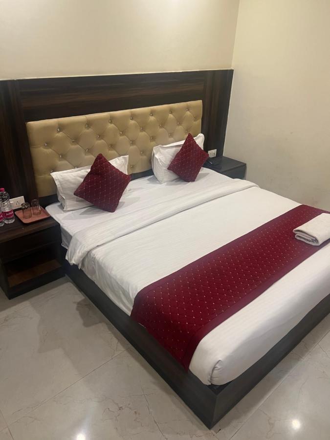 Hotel Ivy Plaza Luxury นิวเดลี ภายนอก รูปภาพ