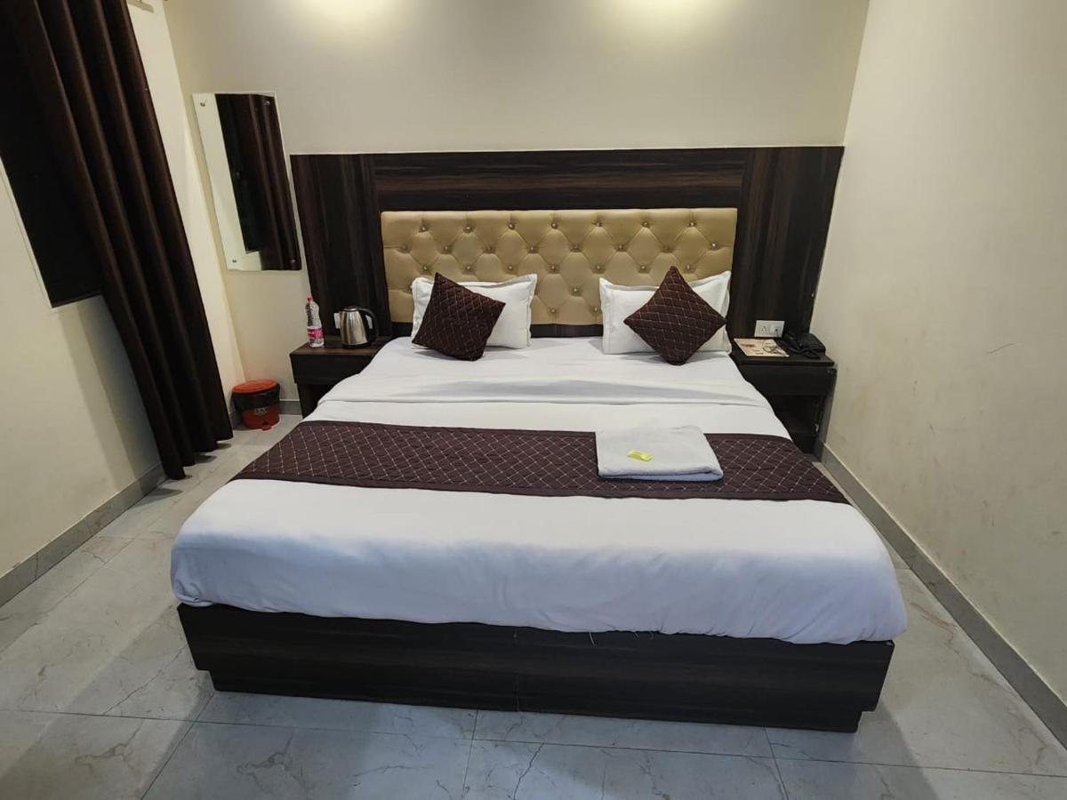 Hotel Ivy Plaza Luxury นิวเดลี ภายนอก รูปภาพ