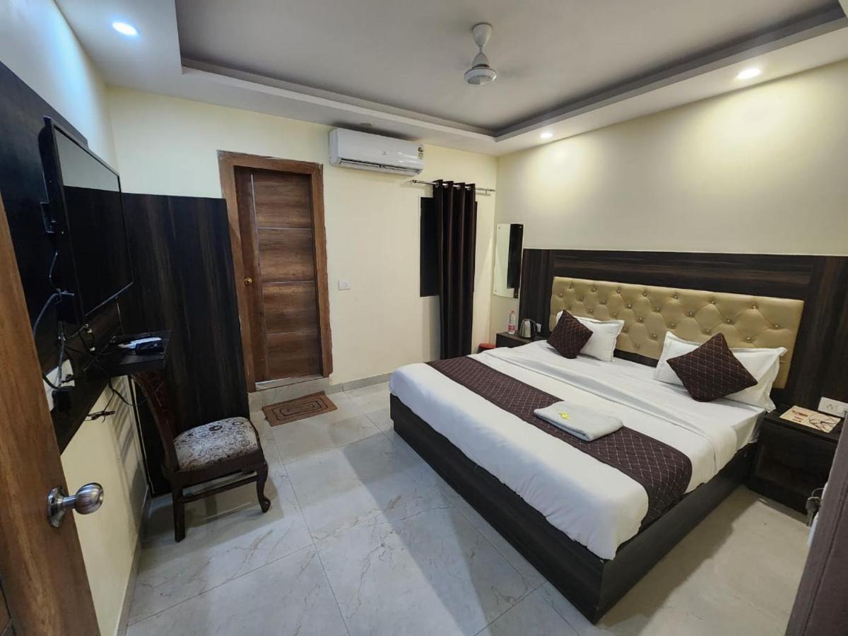 Hotel Ivy Plaza Luxury นิวเดลี ภายนอก รูปภาพ