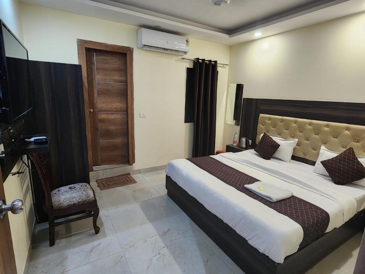 Hotel Ivy Plaza Luxury นิวเดลี ภายนอก รูปภาพ