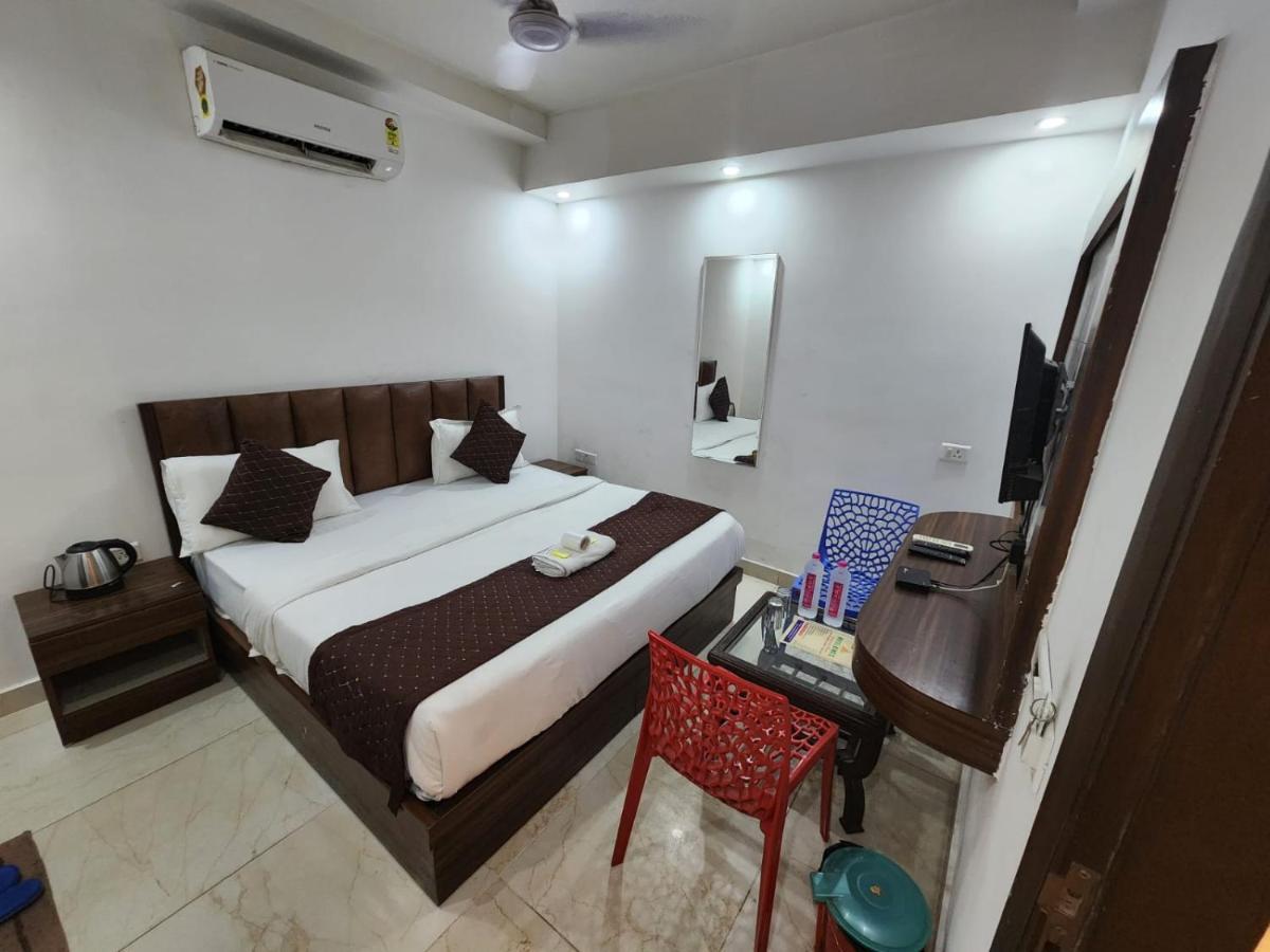 Hotel Ivy Plaza Luxury นิวเดลี ภายนอก รูปภาพ