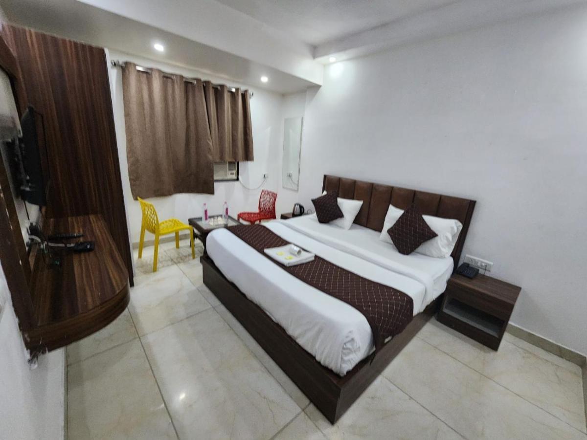 Hotel Ivy Plaza Luxury นิวเดลี ภายนอก รูปภาพ