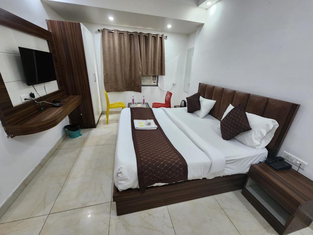 Hotel Ivy Plaza Luxury นิวเดลี ภายนอก รูปภาพ