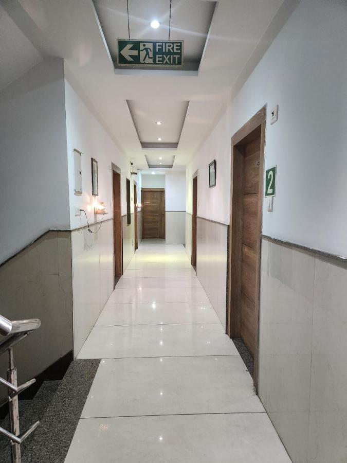 Hotel Ivy Plaza Luxury นิวเดลี ภายนอก รูปภาพ