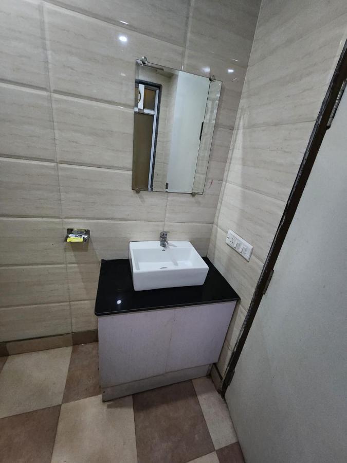 Hotel Ivy Plaza Luxury นิวเดลี ภายนอก รูปภาพ