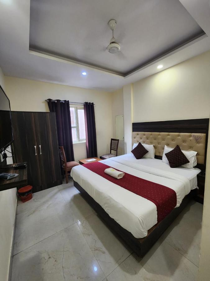 Hotel Ivy Plaza Luxury นิวเดลี ภายนอก รูปภาพ