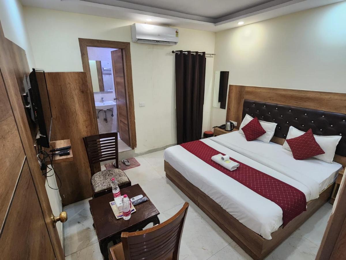 Hotel Ivy Plaza Luxury นิวเดลี ภายนอก รูปภาพ